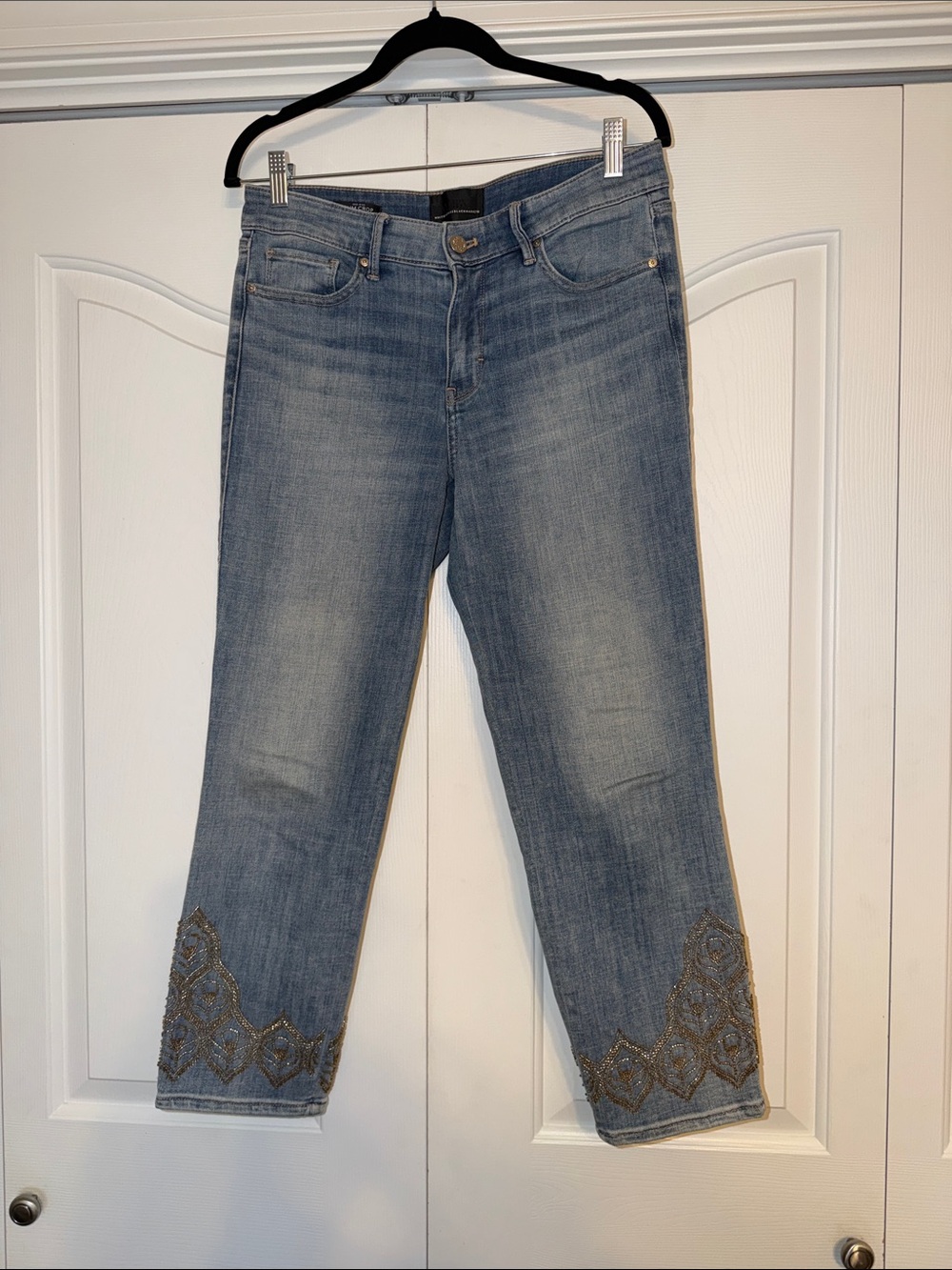 White House Black Market Light Blue Cropped Jeans with Embellished Hem Size 6